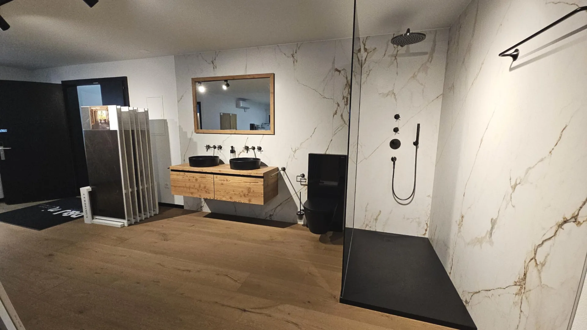 Exposition salle de bain au showroom de La Maison de l'Intérieur à Conthey